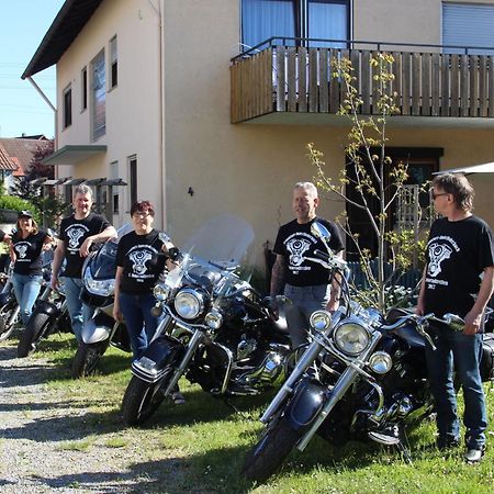 Vronis Ferienwohnungen Muhlingen Exterior foto