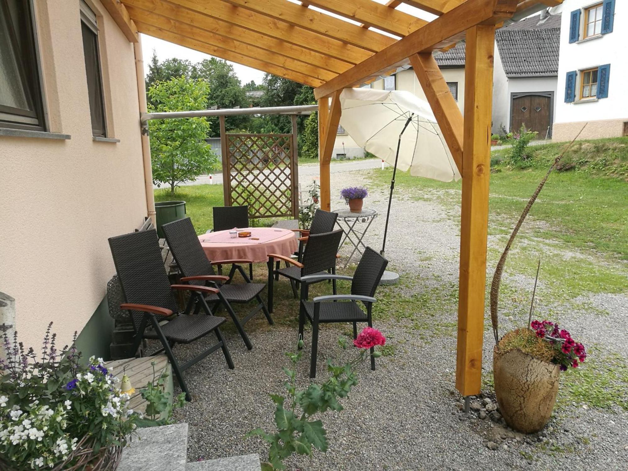 Vronis Ferienwohnungen Muhlingen Exterior foto