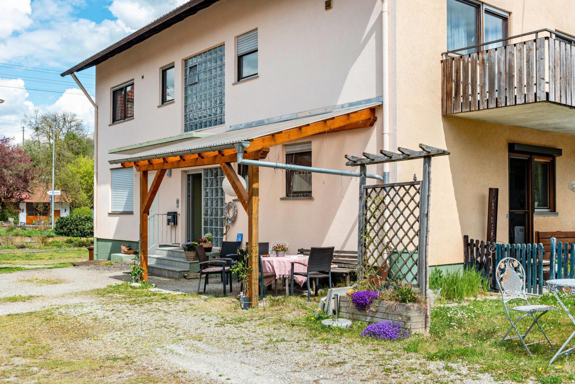 Vronis Ferienwohnungen Muhlingen Exterior foto